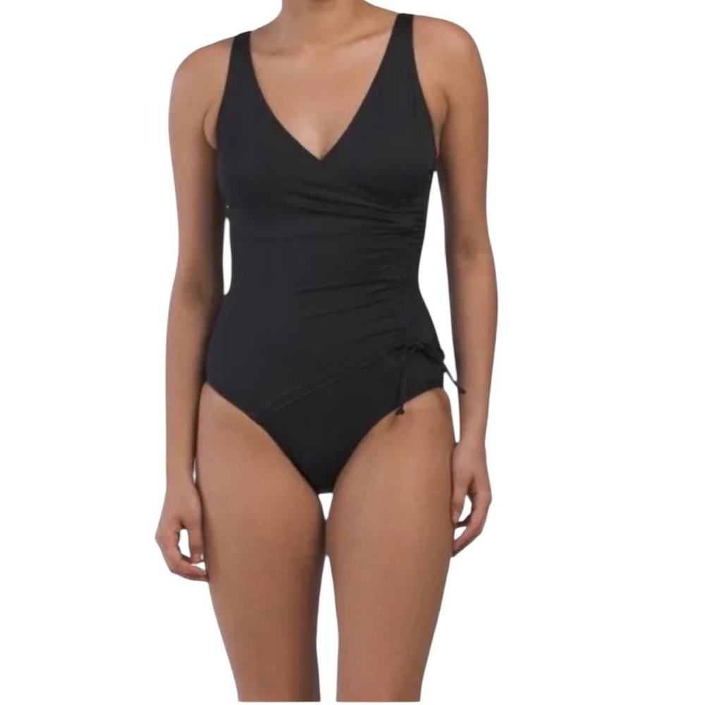 NWT Nip Tuck Swim Women’s Amanda One Piece V-Neck Swimsuit Slimming‎ Control